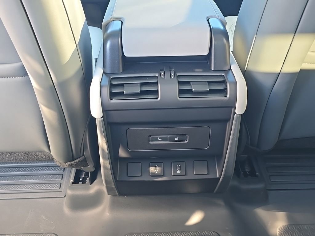New 2026 Land Rover Defender 110 S AWD/4WD image 23