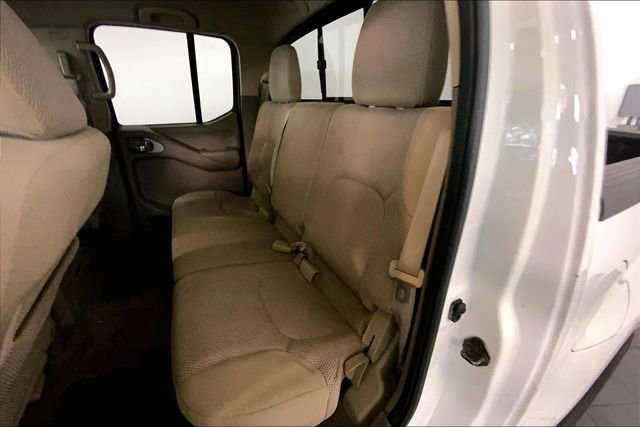 Used 2014 Nissan Frontier SV w/ SV Value Truck Package RWD image 11