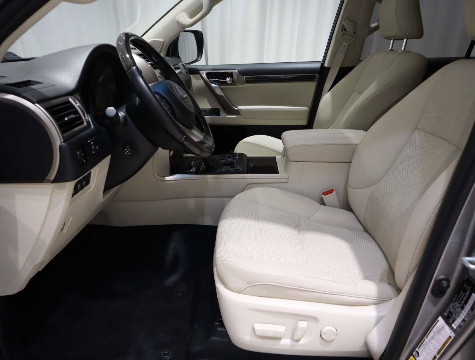 Used 2020 Lexus GX 460 Premium w/ Premium Package AWD/4WD image 16