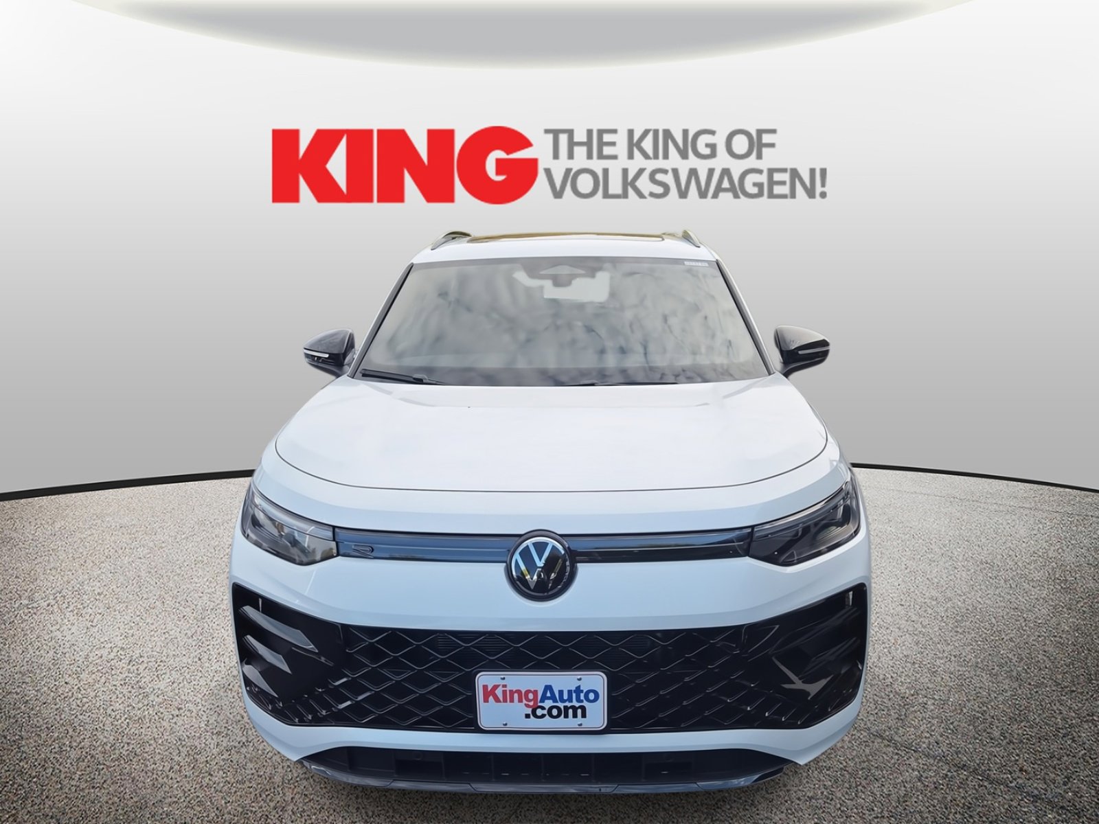 New 2025 Volkswagen Tiguan SE R-Line image 2