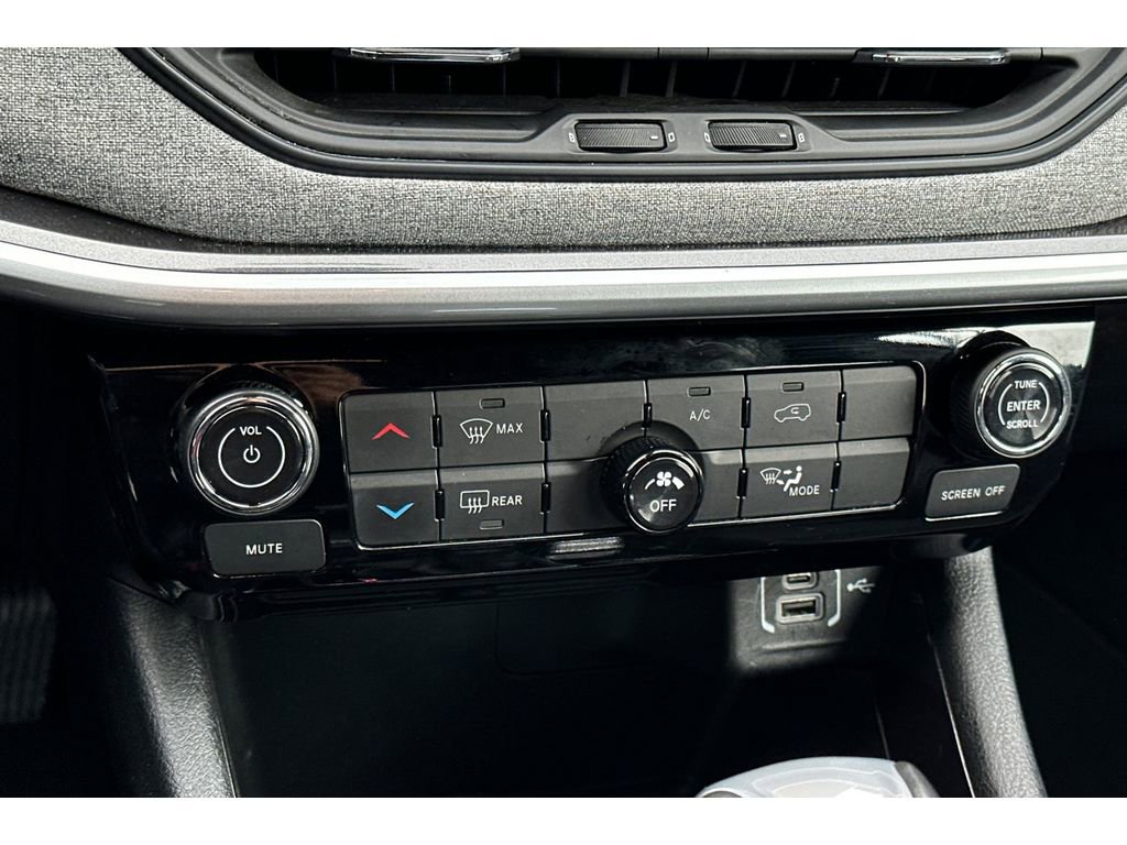 Used 2024 Jeep Compass Latitude image 22