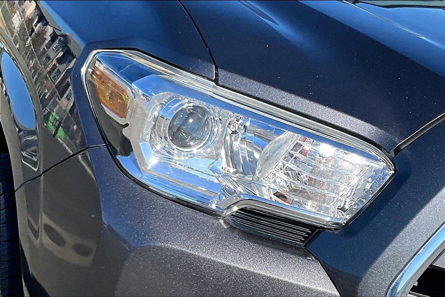 Certified 2019 Toyota Tacoma SR5 image 29