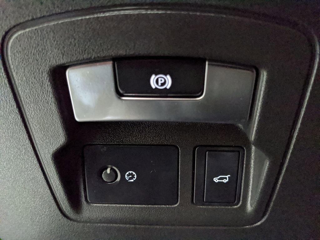 Used 2019 Land Rover Range Rover Velar R-Dynamic SE image 15