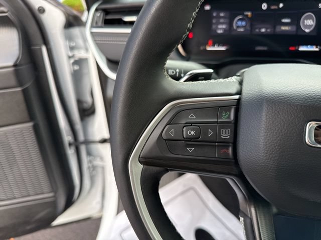 Used 2025 Jeep Grand Cherokee Altitude AWD/4WD image 20