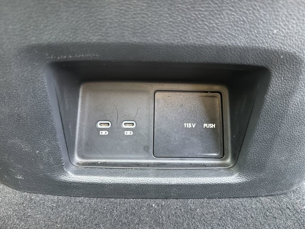 Used 2024 Volkswagen Atlas SE AWD/4WD image 19