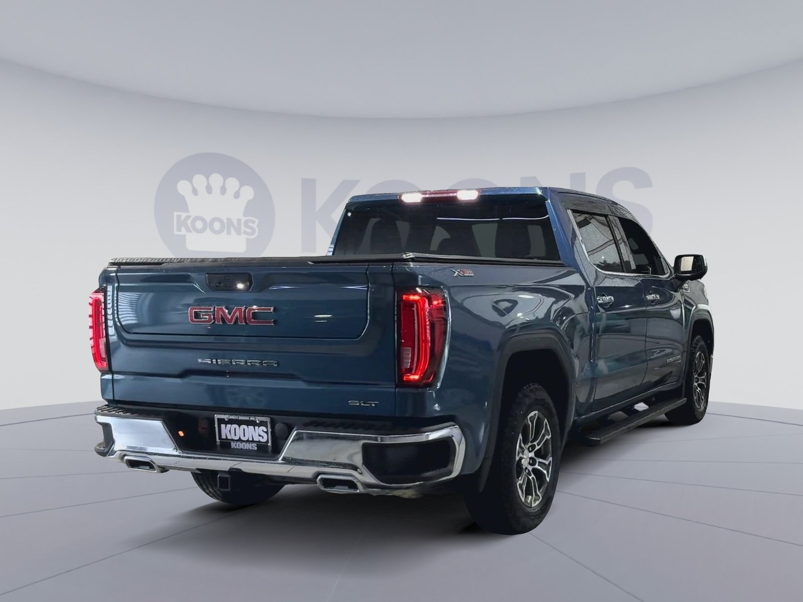 Used 2024 GMC Sierra 1500 SLT w/ X31 Off-Road Package AWD/4WD image 11