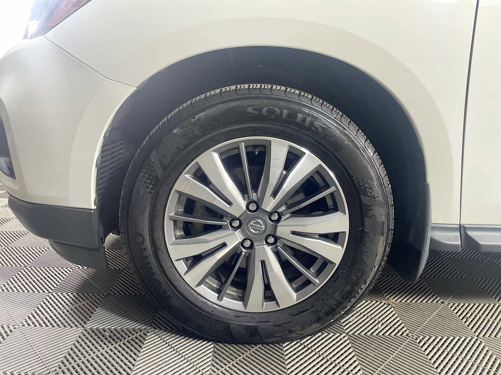 Used 2020 Nissan Pathfinder S image 27