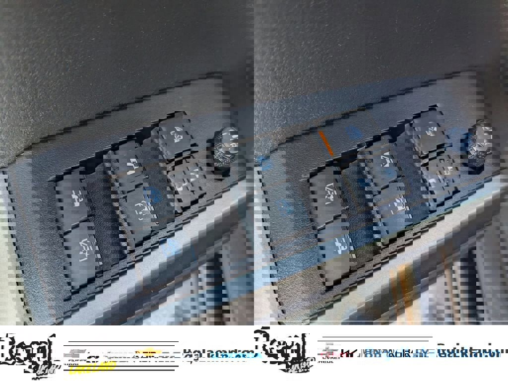 Used 2022 Toyota Tacoma SR5 w/ Trail Edition image 15