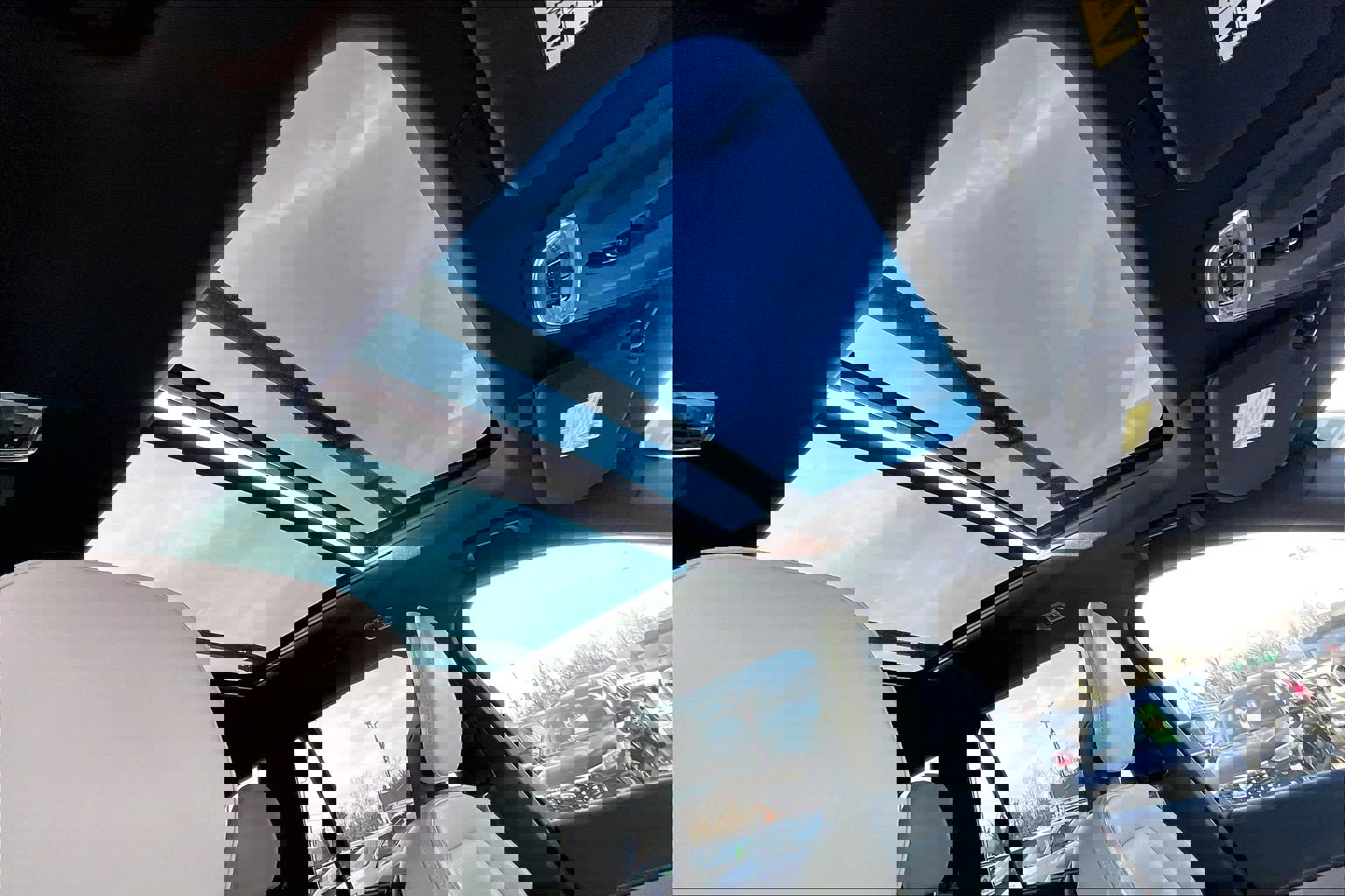 Used 2022 Volvo XC90 T8 R-Design w/ Advanced Package image 22