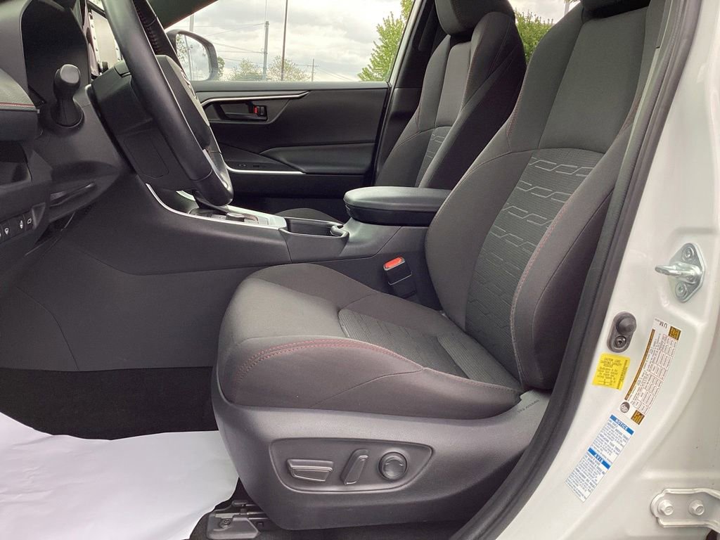 Used 2021 Toyota RAV4 SE w/ Weather & Moonroof Package AWD/4WD image 15