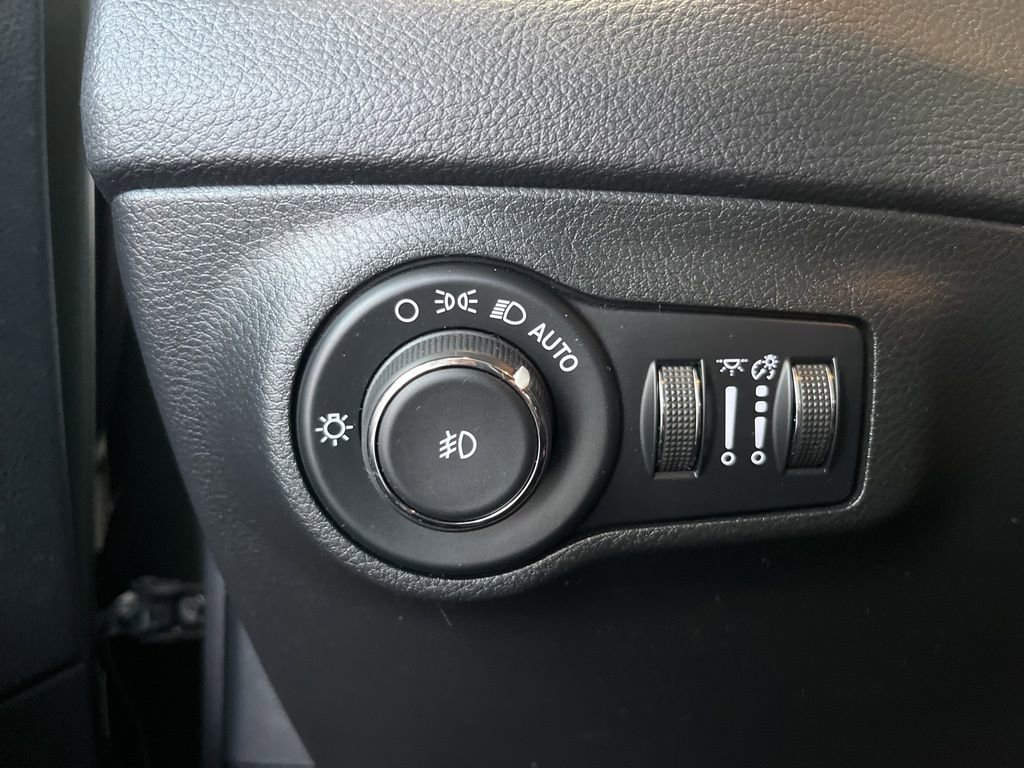 Used 2020 Jeep Compass Latitude w/ Cold Weather Group image 13