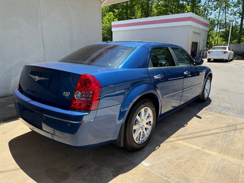 Used 2010 Chrysler 300 Touring RWD image 3