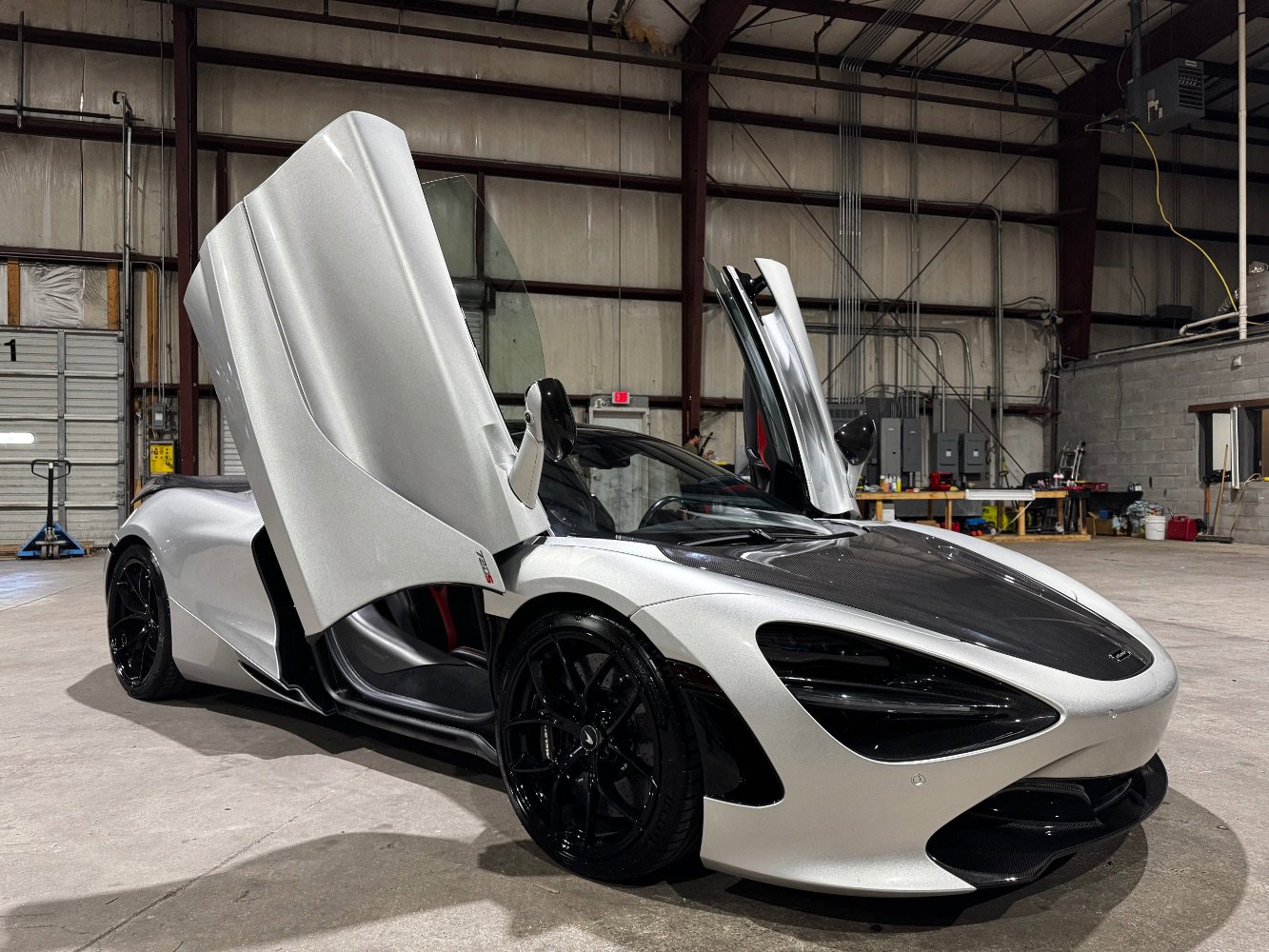 Used 2020 McLaren 720S Spider image 1