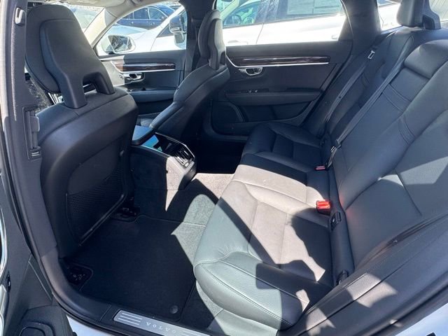 Used 2018 Volvo S90 T6 Momentum w/ Convenience Package image 5