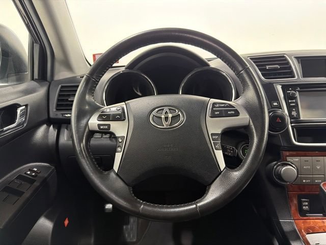 Used 2013 Toyota Highlander Limited AWD/4WD image 30