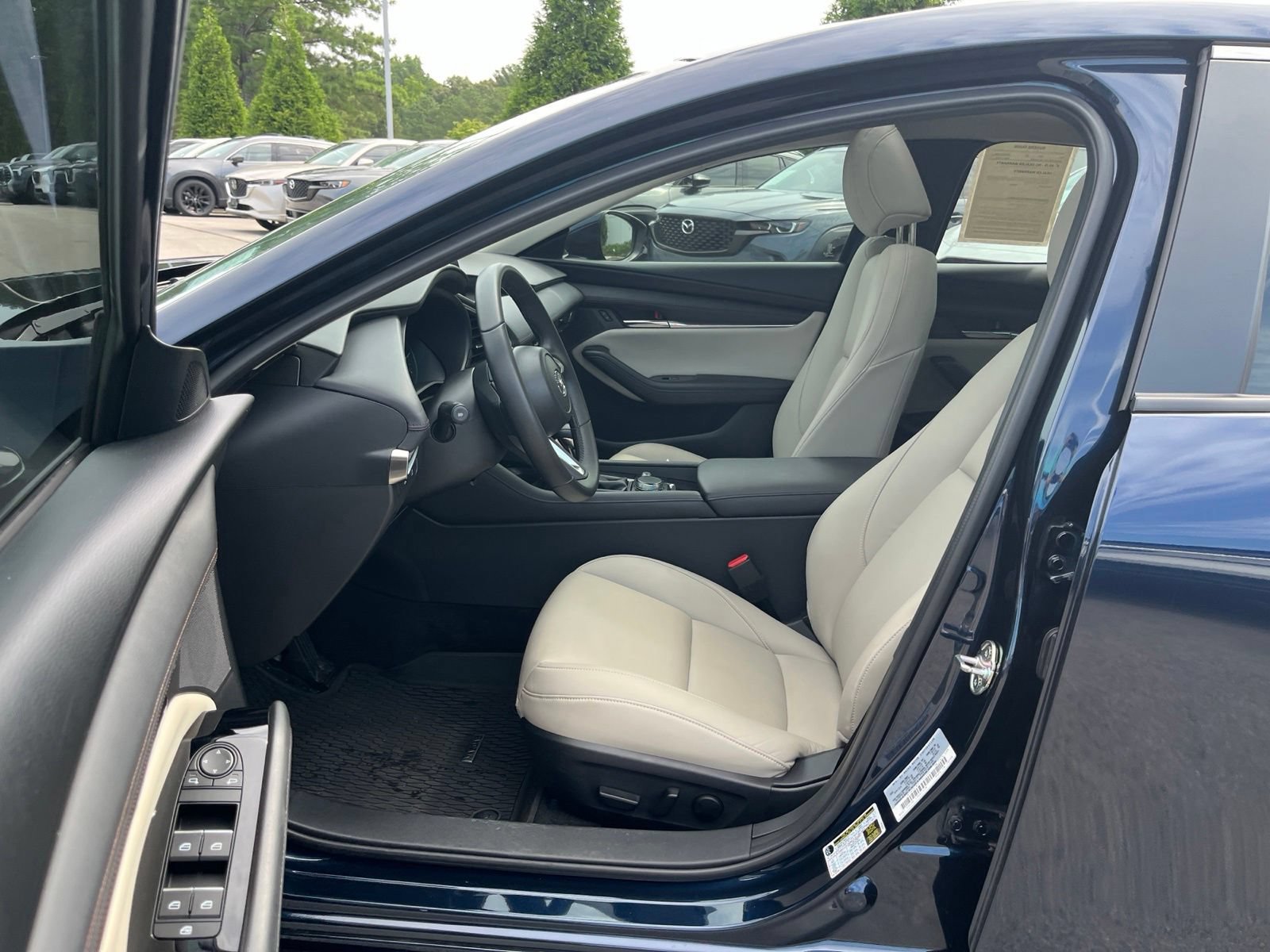 Certified 2025 MAZDA MAZDA3 s FWD image 28