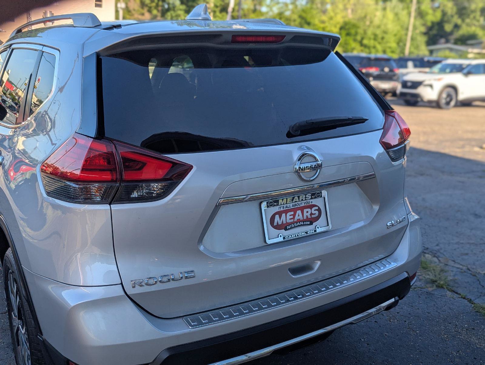 Used 2017 Nissan Rogue SL w/ SL Premium Package AWD/4WD image 7