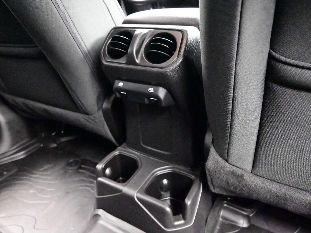 Used 2022 Jeep Wrangler Unlimited Sport image 36