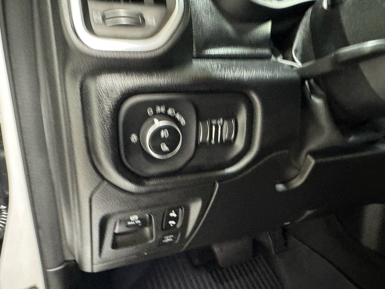 Used 2019 RAM 1500 Laramie image 27