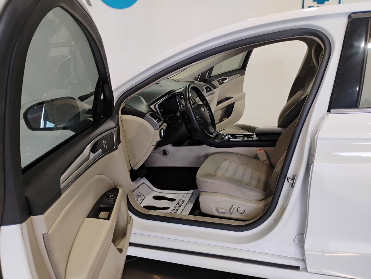 Used 2019 Ford Fusion SE image 10