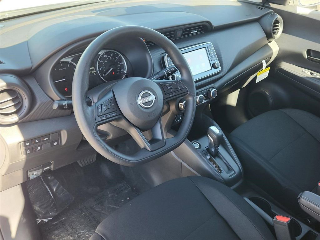 New 2025 Nissan Kicks Play S image 8