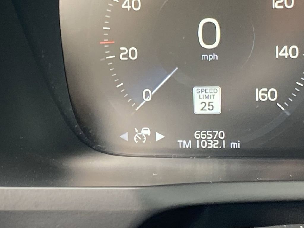 Used 2019 Volvo XC90 T6 Momentum w/ Protection Package Premier AWD/4WD image 8