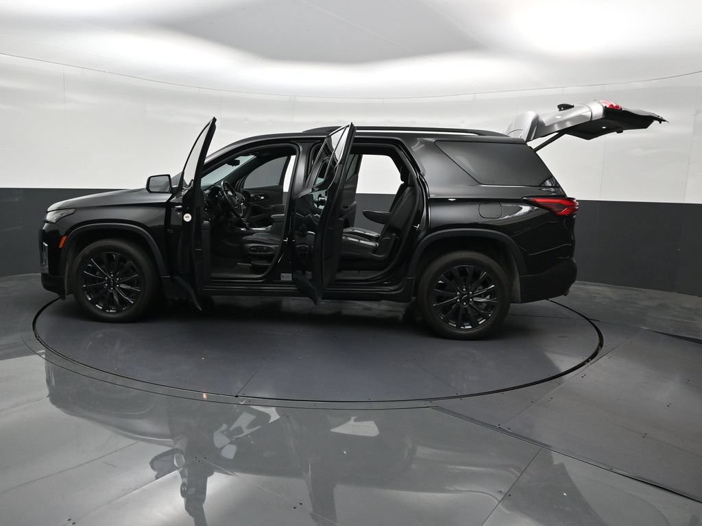 Used 2024 Chevrolet Traverse RS FWD image 38