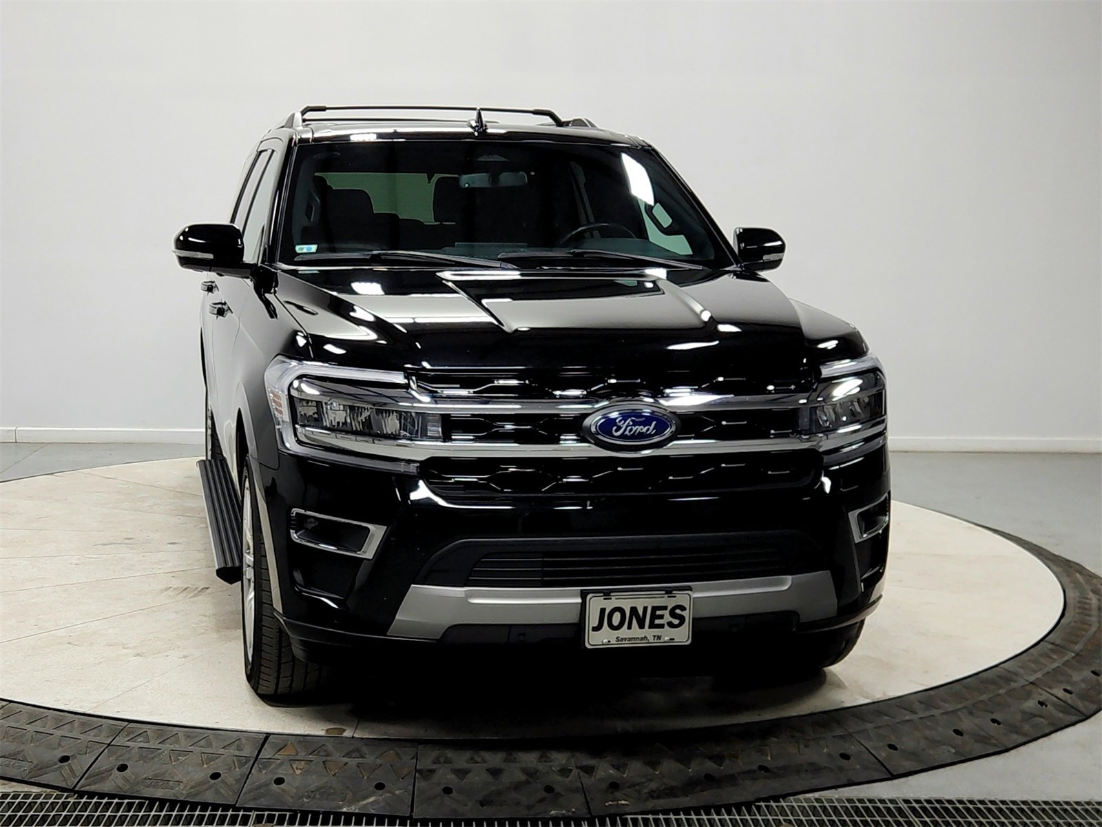 Used 2024 Ford Expedition Limited image 2