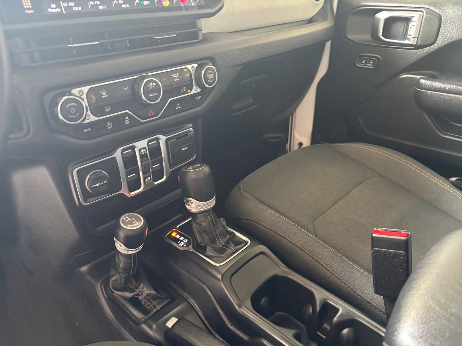 Used 2025 Jeep Wrangler Unlimited Sport AWD/4WD image 35