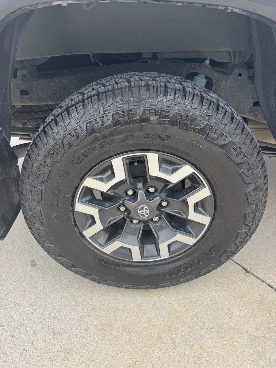 Used 2023 Toyota Tacoma TRD Off-Road w/ Black Out Package (TMS) AWD/4WD image 19