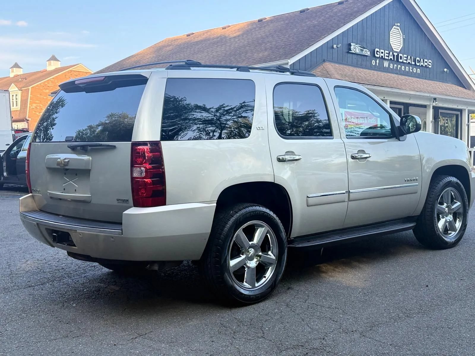 Used 2011 Chevrolet Tahoe LTZ AWD/4WD image 7