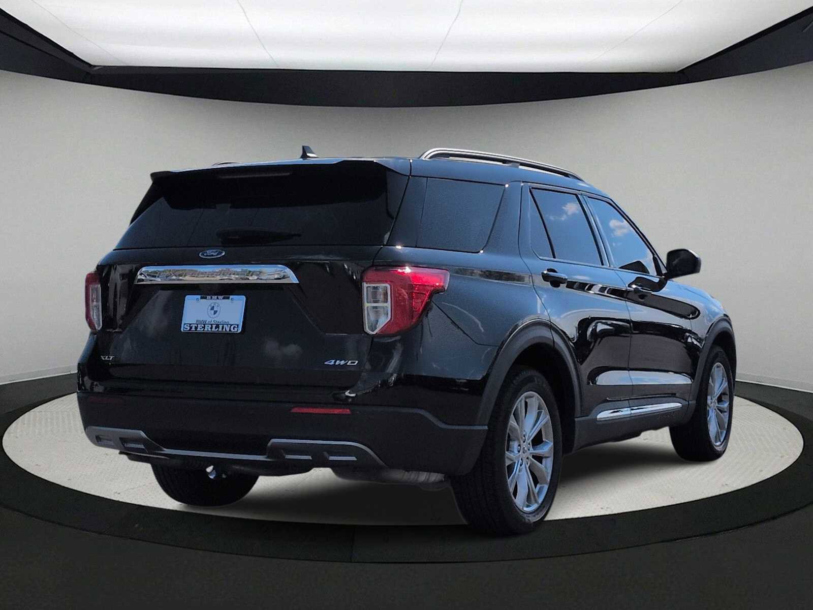 Used 2021 Ford Explorer XLT w/ Equipment Group 202A AWD/4WD image 8