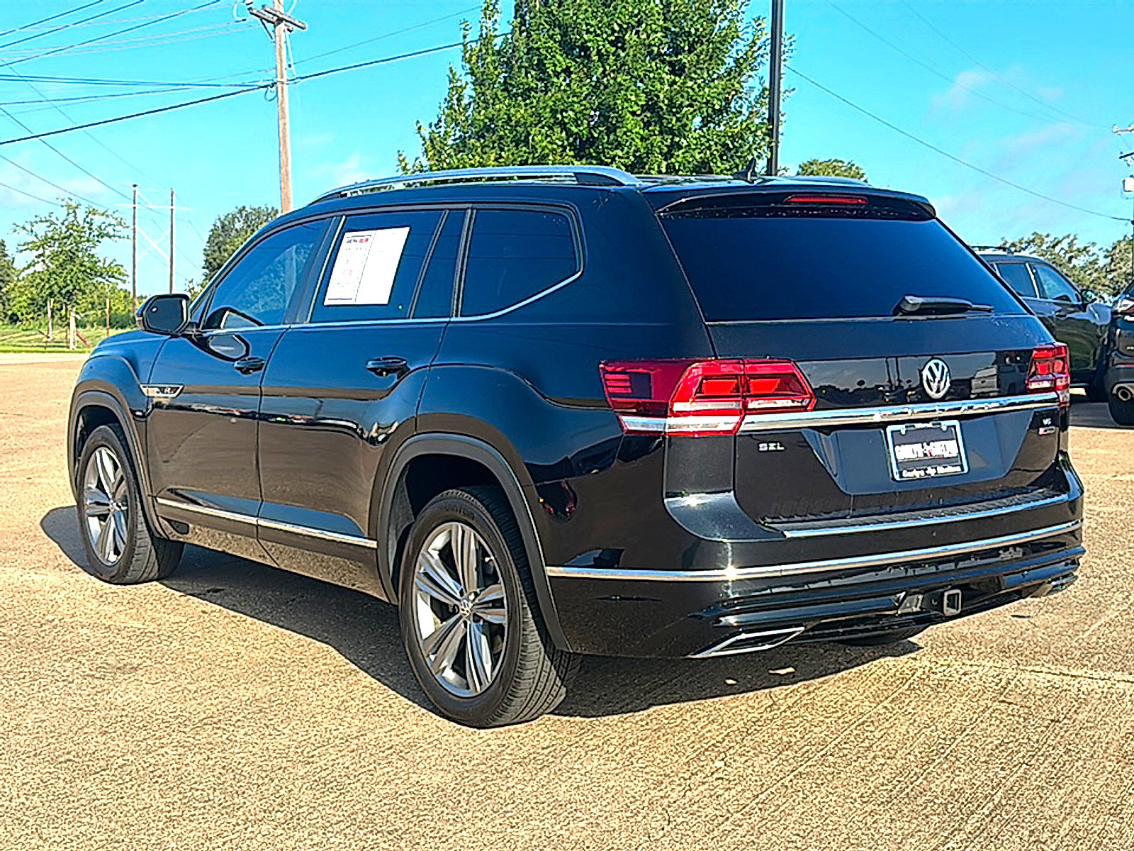 Used 2018 Volkswagen Atlas SEL w/ R-Line Package AWD/4WD image 6
