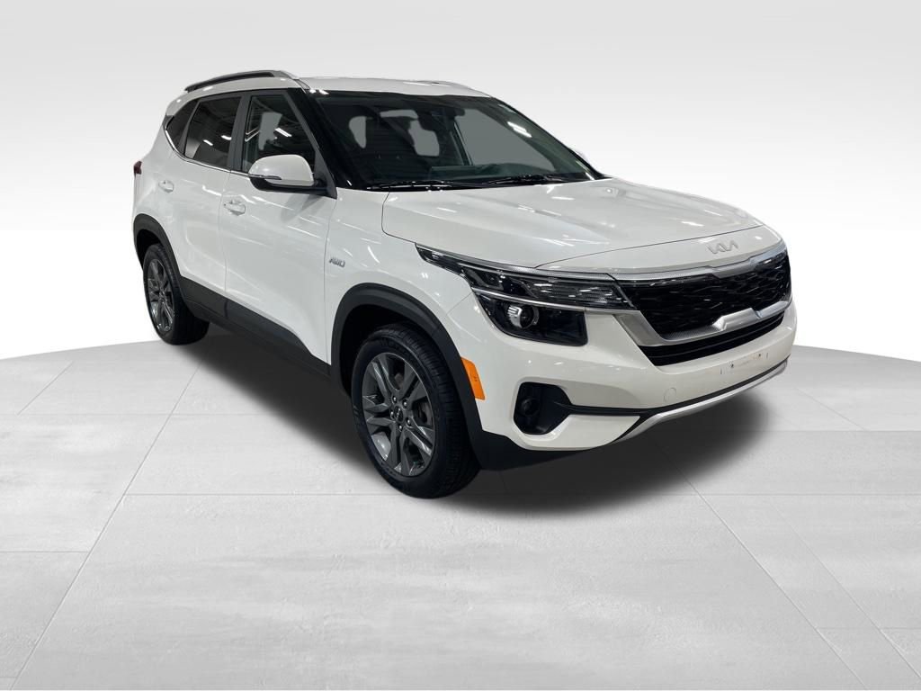 Certified 2023 Kia Seltos S w/ Navigation Package image 3