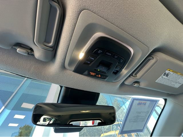 Used 2022 Toyota Corolla Cross XLE w/ Convenience Package image 25