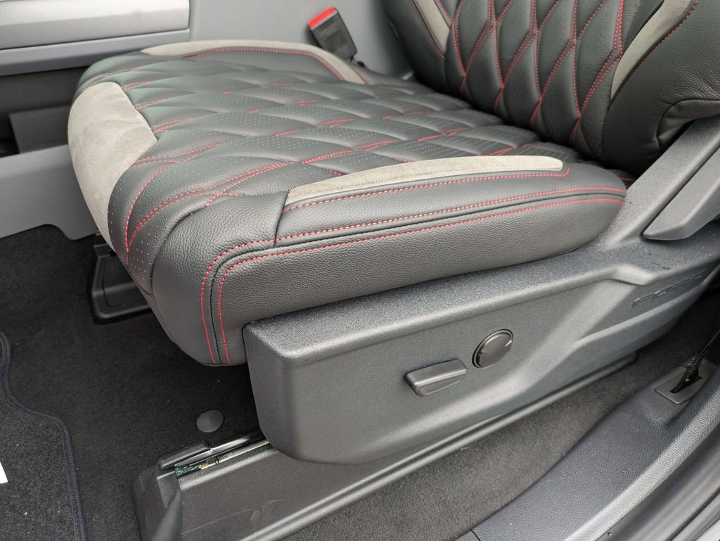 New 2026 Ford F250 XLT w/ XLT Premium Package image 15