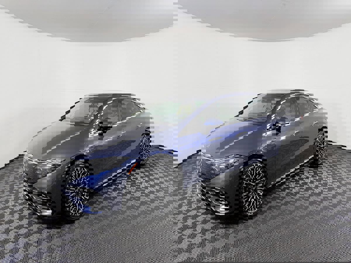 Used 2022 Mercedes-Benz EQS 580 4MATIC Sedan image 2