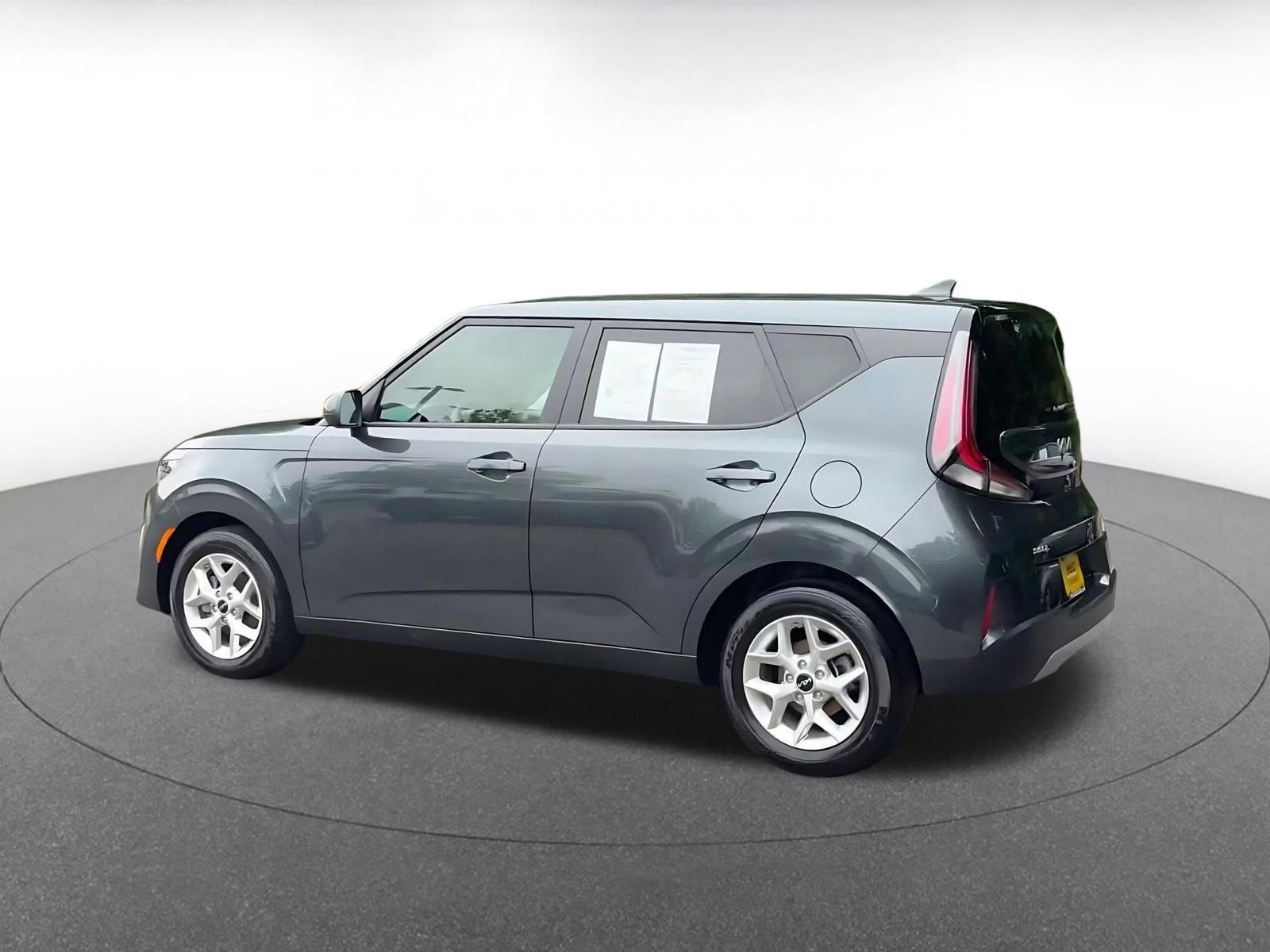Used 2025 Kia Soul LX w/ LX Technology Package FWD image 10