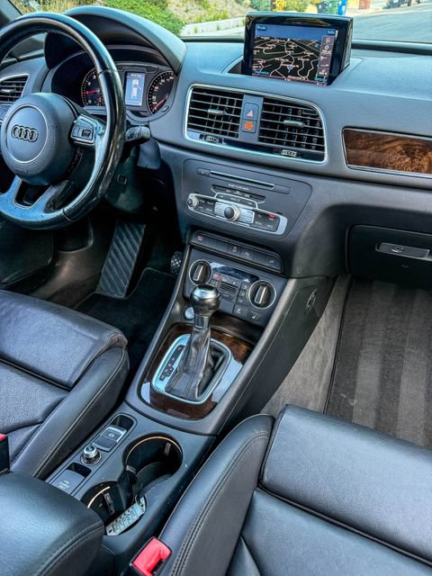 Used 2017 Audi Q3 2.0T Premium Plus w/ Premium Plus Package FWD image 32