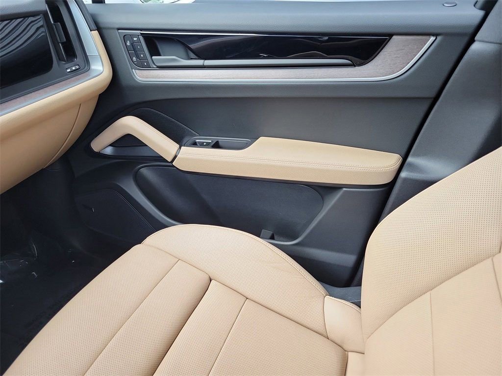 Certified 2025 Porsche Cayenne E-Hybrid image 23