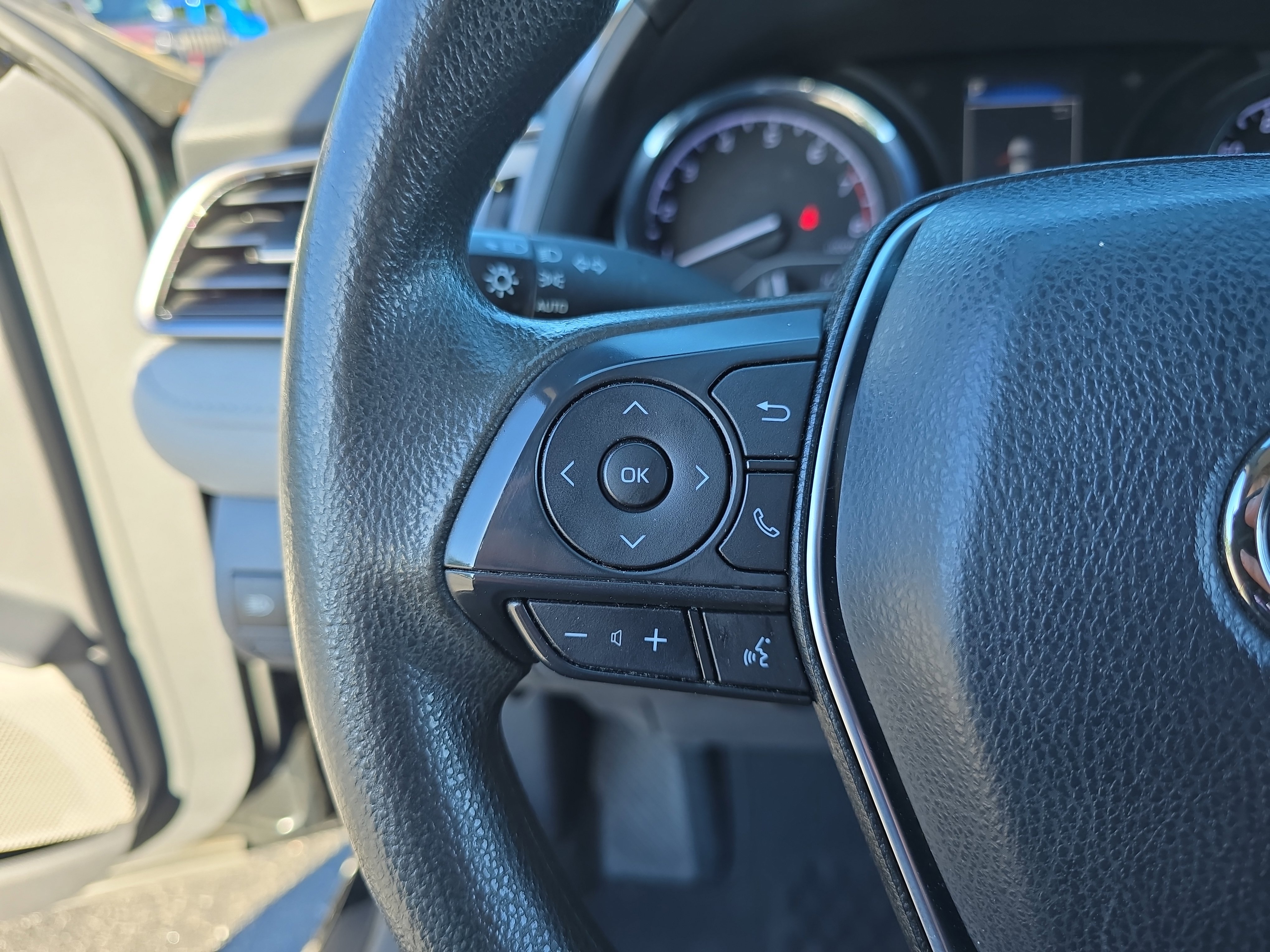 Used 2020 Toyota Camry LE FWD image 16