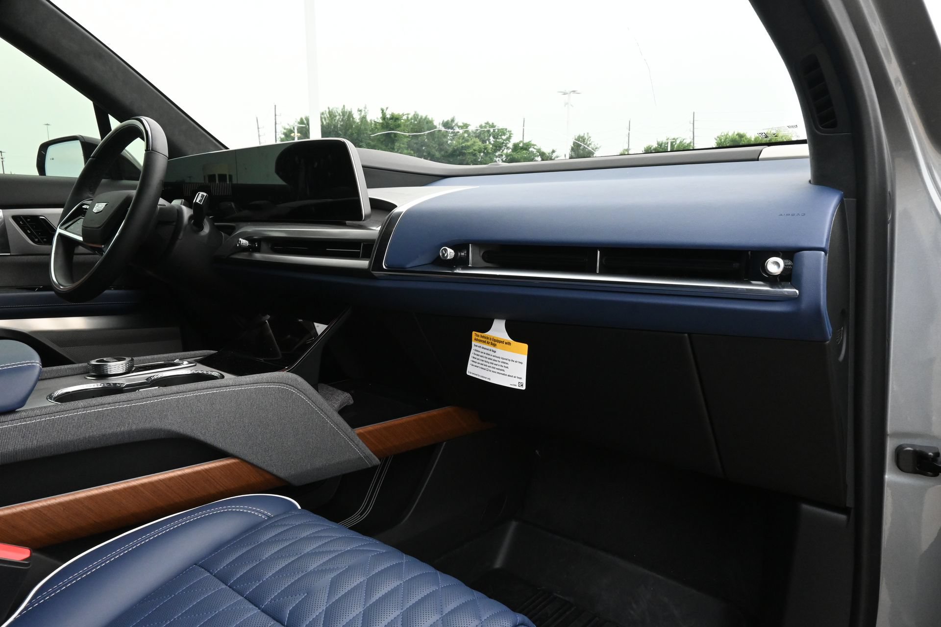 Used 2026 Cadillac Vistiq Premium Luxury w/ LPO, Floor Liner Package AWD/4WD image 25