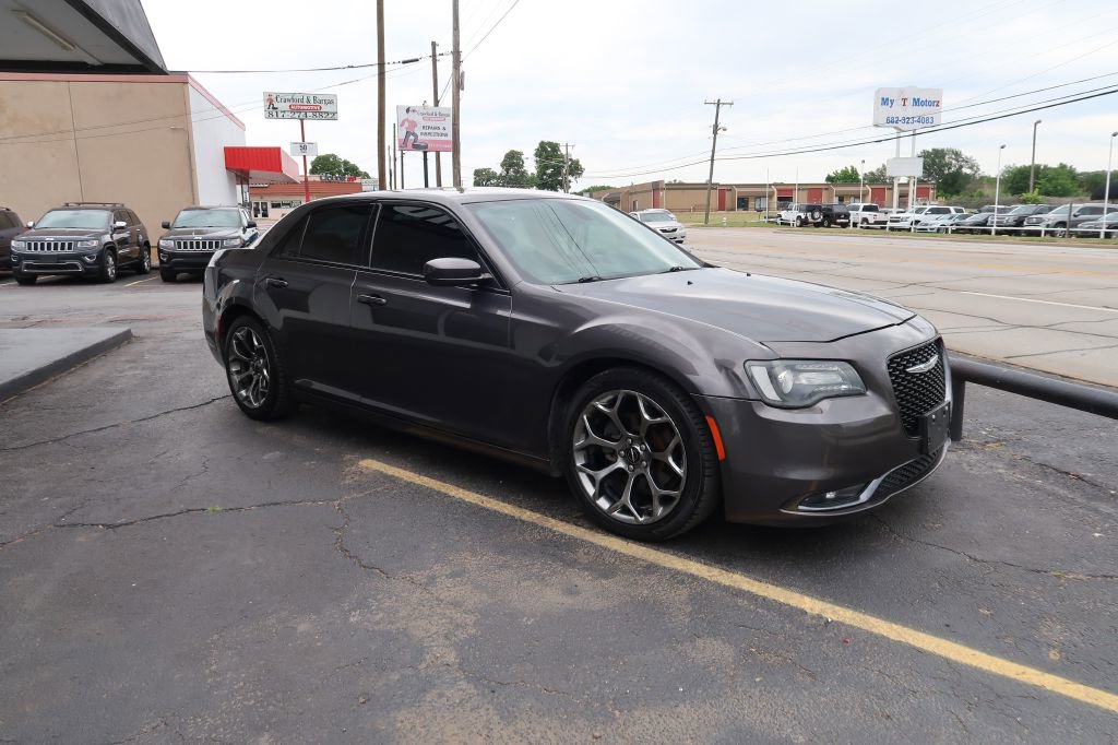 Used 2015 Chrysler 300 S RWD image 2