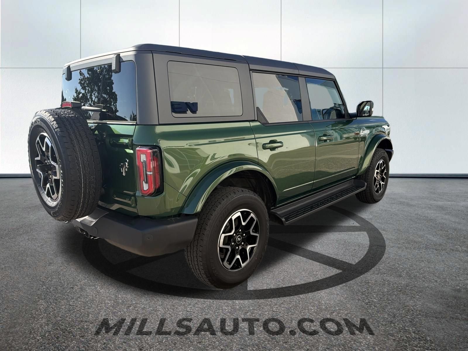Used 2025 Ford Bronco Outer Banks AWD/4WD image 4