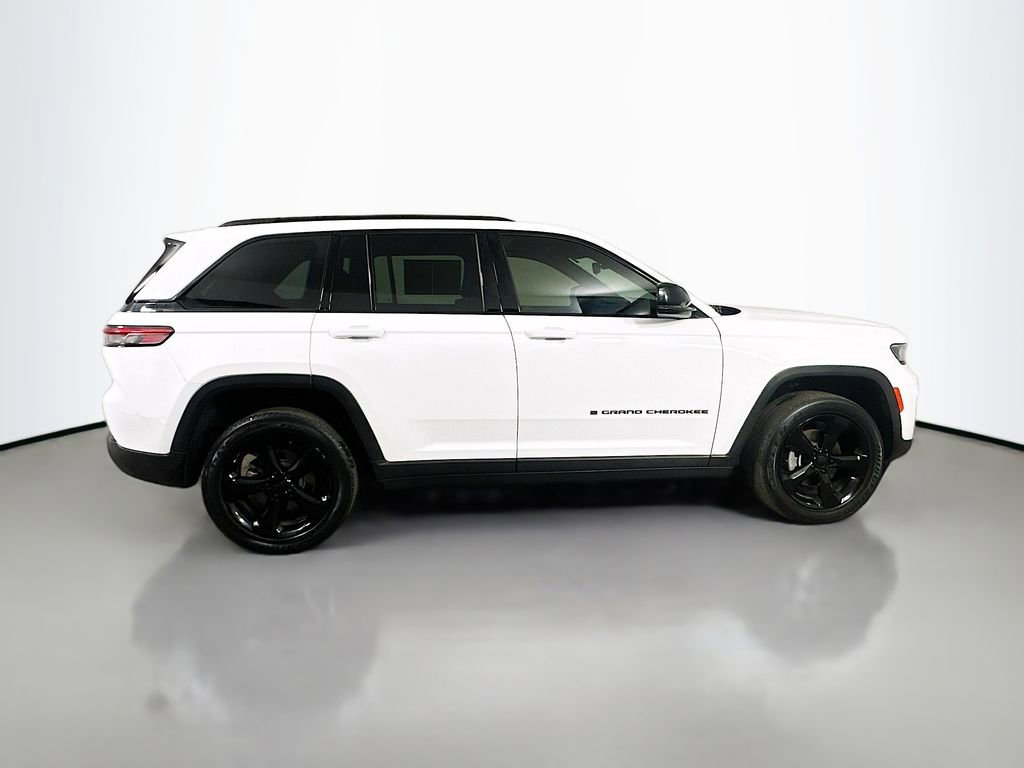 Used 2023 Jeep Grand Cherokee Altitude AWD/4WD image 7