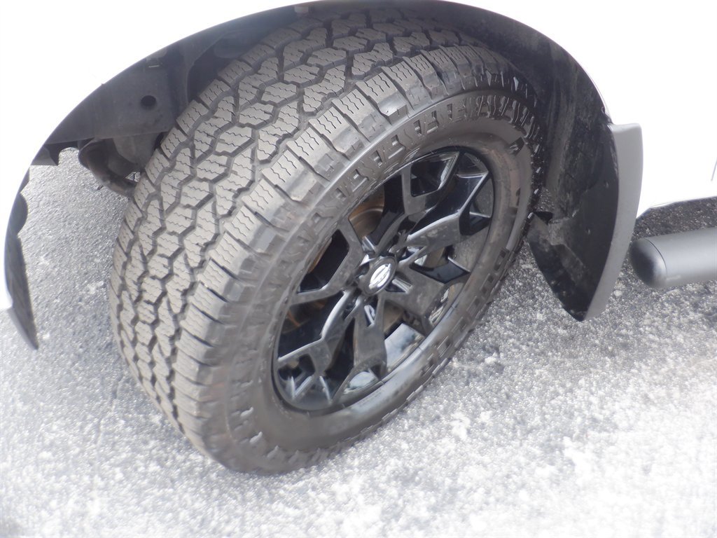 Used 2021 Nissan Frontier SV w/ Midnight Edition Floor Mats image 23