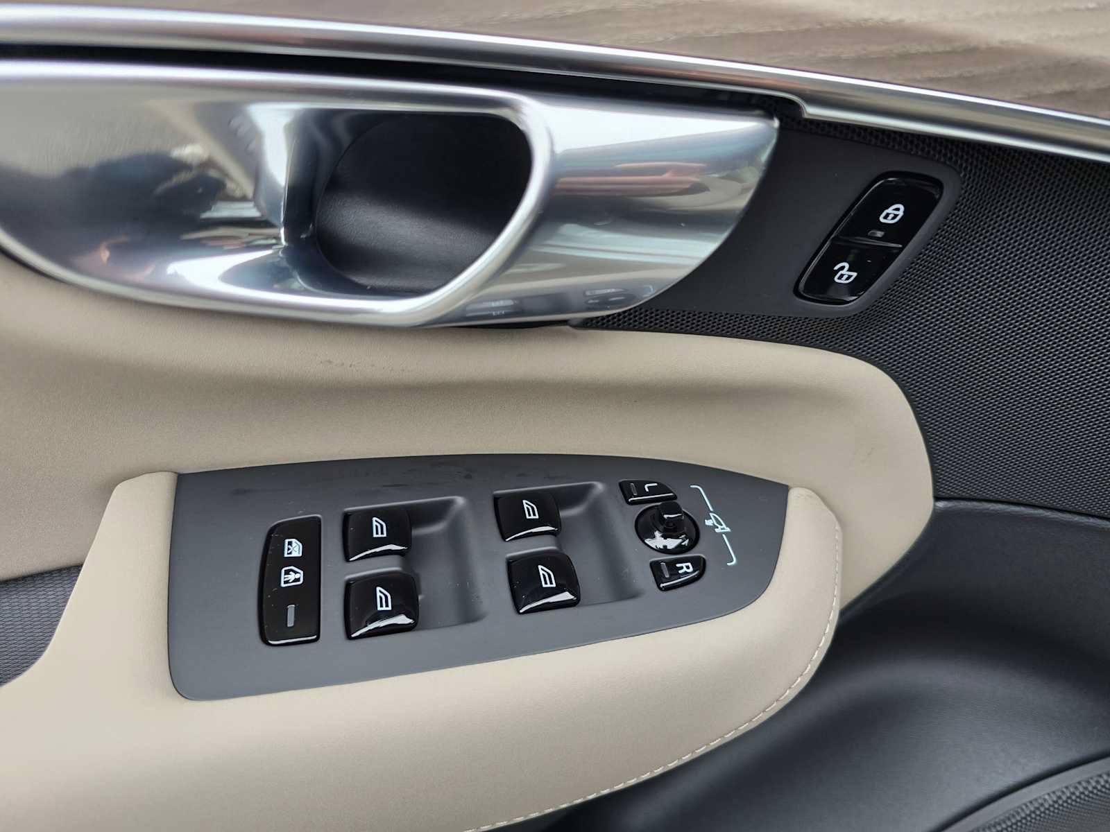 New 2026 Volvo XC90 B6 Plus w/ Protection Package Premier AWD/4WD image 26