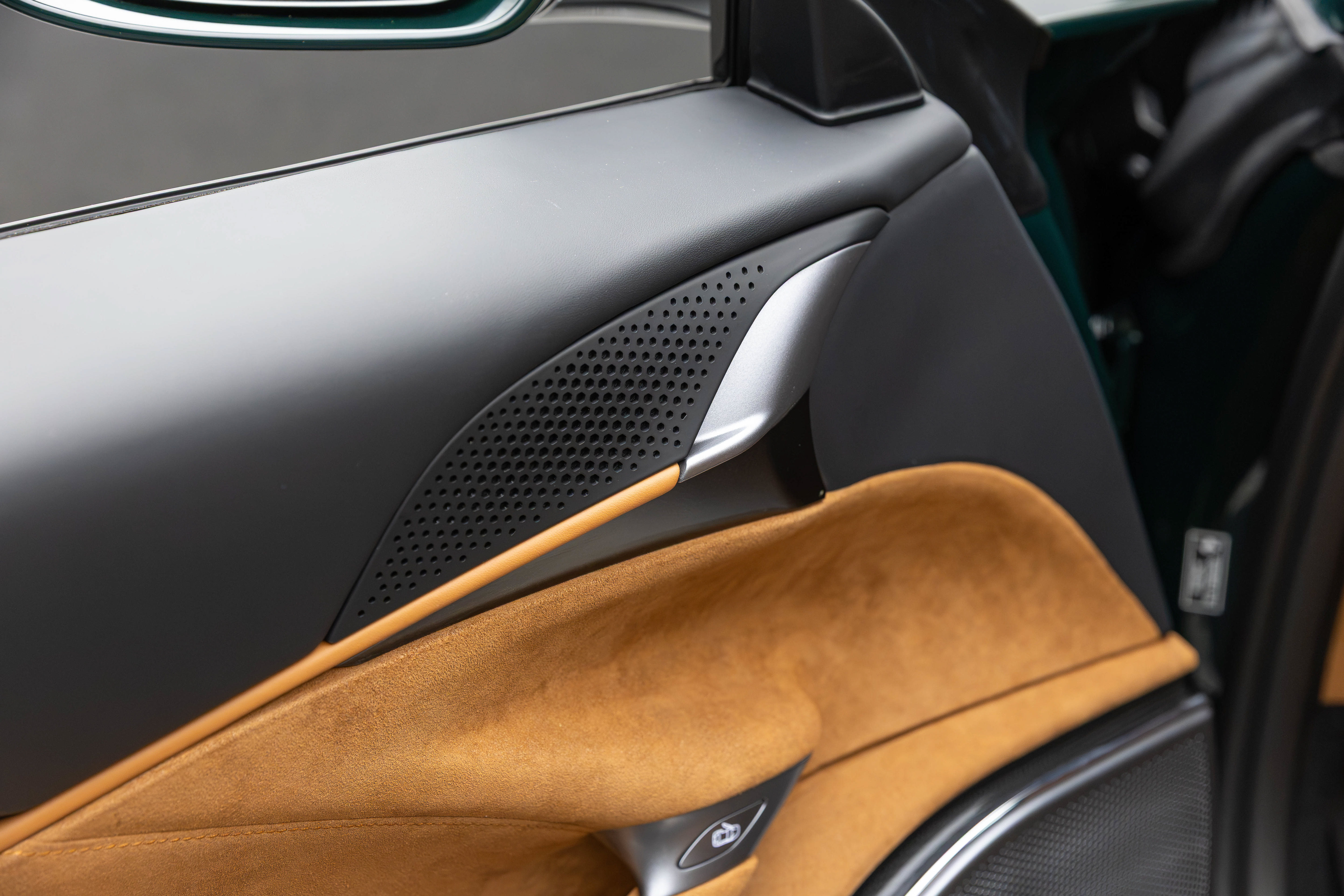 Certified 2025 Ferrari Roma Spider RWD image 15