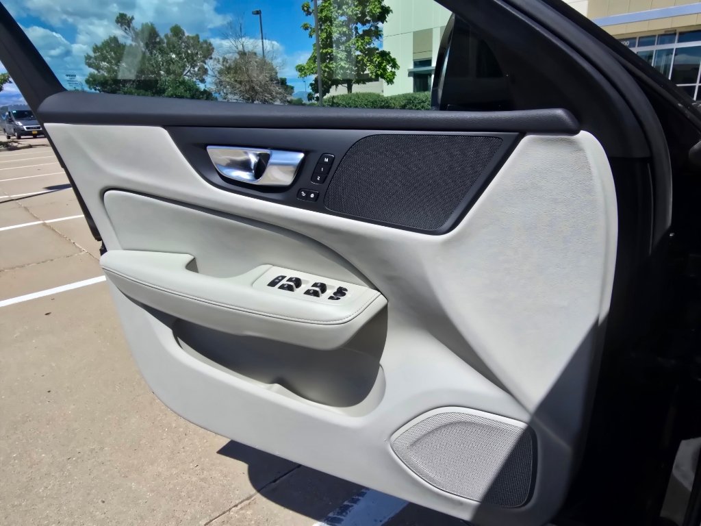 Used 2025 Volvo V60 B5 Cross Country Plus AWD/4WD image 18