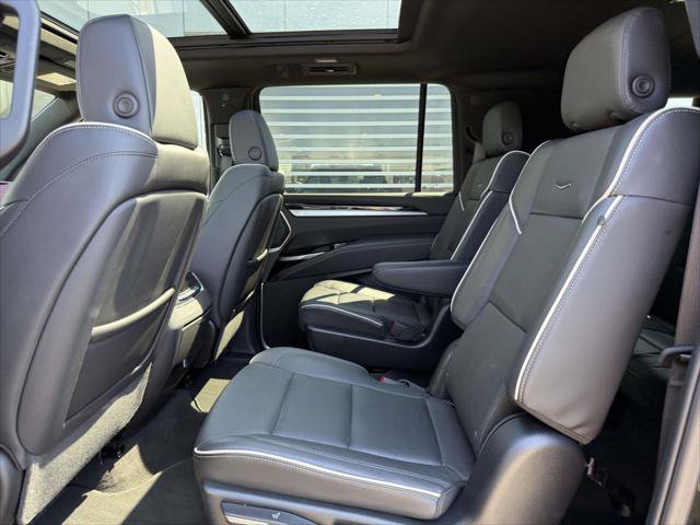 Used 2025 Cadillac Escalade ESV Sport AWD/4WD image 15